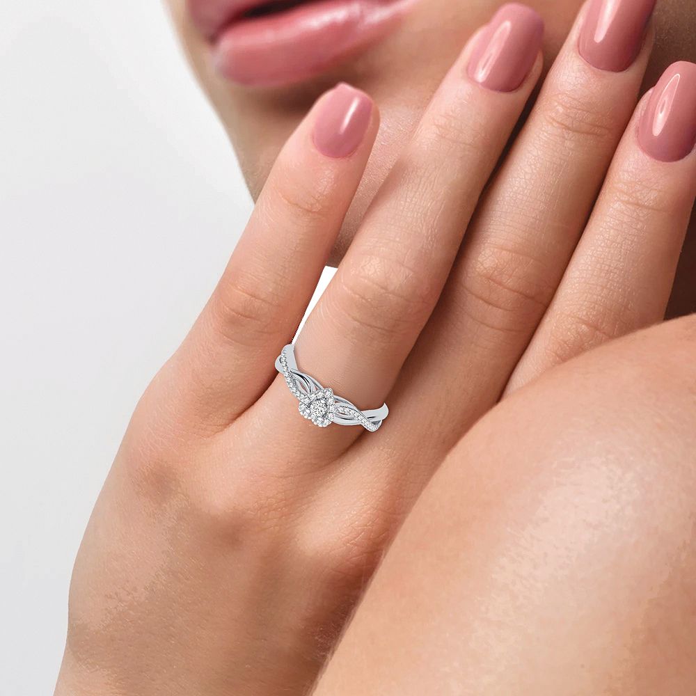 14K white gold heart ring with natural diamonds, H to I color, I1 to I2 clarity