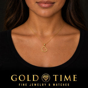 Woman wearing the yellow gold open heart name pendant reading Amanda on a fine chain, Gold Time