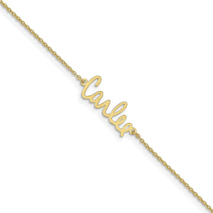 Close angled view of the yellow gold script name Carlee on a cable chain