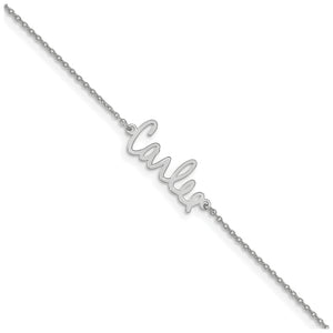 Close angled view of the white script name Carlee on a cable chain