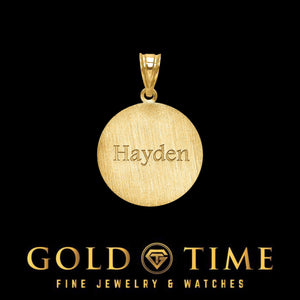 Yellow gold disc pendant engraved with the name Hayden
