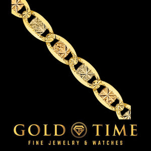 Close up of the flat Valentino links showing the yellow, white and rose gold diamond cut center bars