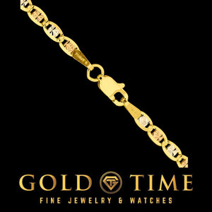 Close up of the lobster claw clasp on the 14k gold Valentino chain