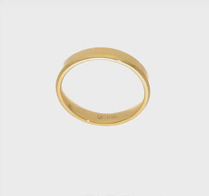 Video of a yellow gold comfort fit wedding band